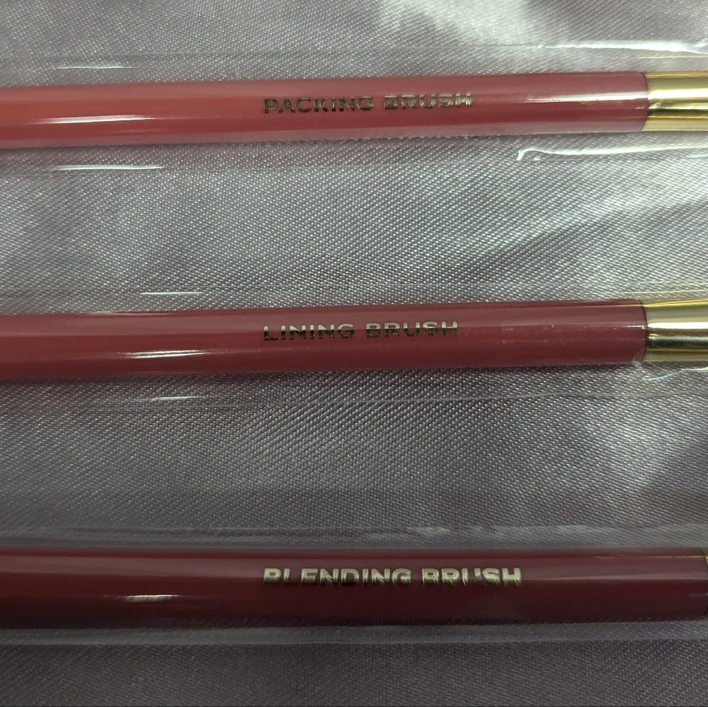 Eyeshadow Palette and Alamor Brush Trio